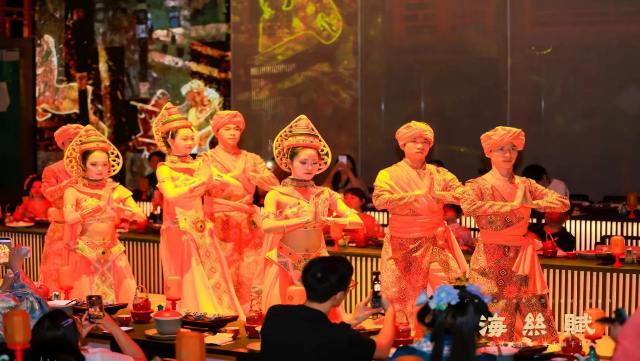 Guangzhou Silk Road Cultural Dinner Show Ticket Immersive Theatre, Chinese Cuisine & Hanfu Experience Attractions