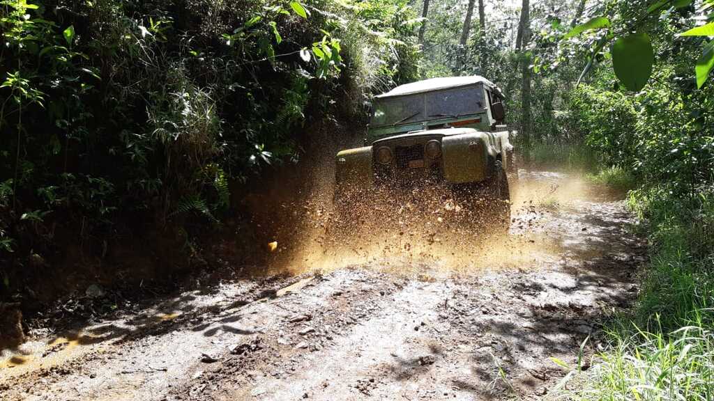 Fun Offroad Ciwidey Bandung – Land Rover Tea Plantation Adventure