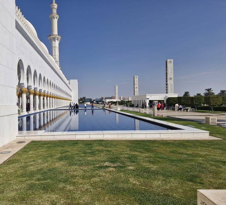 Budget-Friendly Guided Abu Dhabi Cultural Full Day Tour