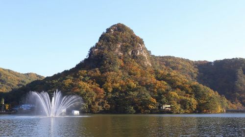 Pocheon 1-day tour: Sanjung Lake + Gukdonggeori Waterfall + Pocheon Herb Island