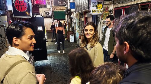 Tokyo: Shinjuku Historical Walking Tour & Secret Backstreets Day Tours