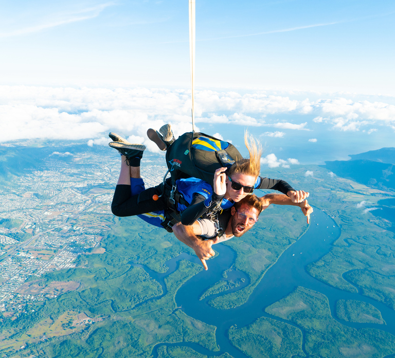 Cairns: Tandem Skydive Experience