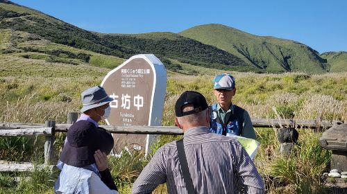 Private guided tour: Mt. Aso volcano, grasslands, Aso Shrine Day Tours
