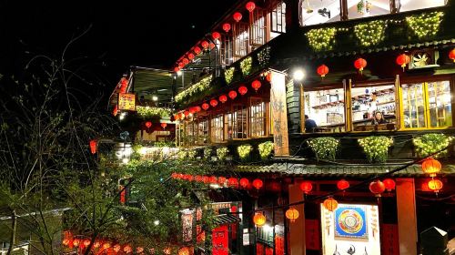 8-hour private charter 1-day tour to Taipei 101 and Yangmingshan – Custom itinerary