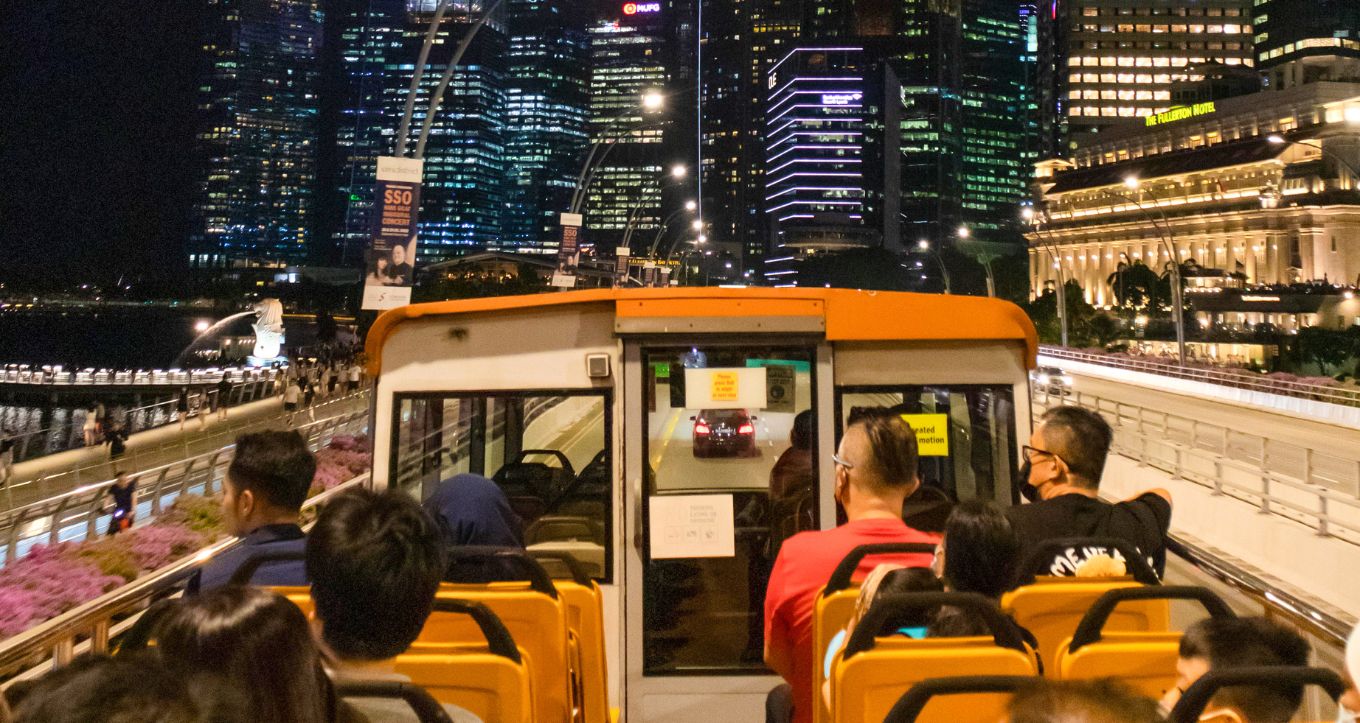 Singapore NightVee Ride: 1-Hour