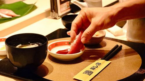 Tokyo: Food Tour in Ueno with 10+ Tastings of Japanese Classics Day Tours