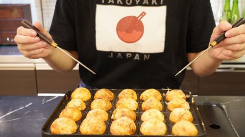 Osaka Sake Tasting & Takoyaki Cooking Experience