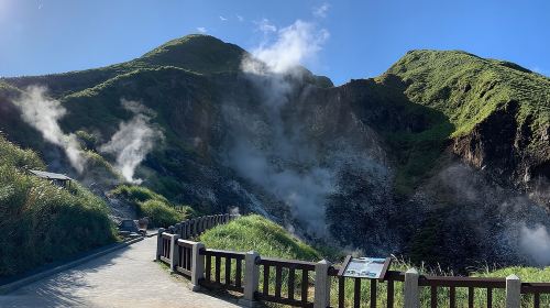 Half Day Private Tour to Yangmingshan National Park and Yehliu Geopark Day Tours