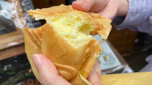 Tokyo: Enjoy a variety of classic Japanese delicacies at Tsukiji Market