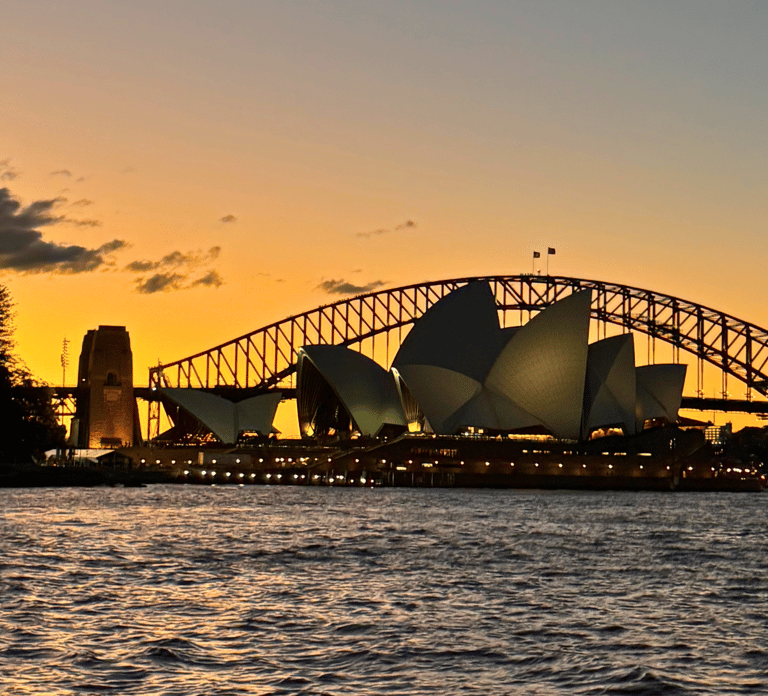 Sydney: Harbour Dinner Cruise with Buffet
