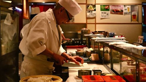 Tokyo: Food Tour in Ueno with 10+ Tastings of Japanese Classics Day Tours