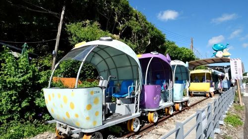 Family Seaside Day Tour: Shen'ao Rail Bike, Marine Science Museum & Colorful Street Houses