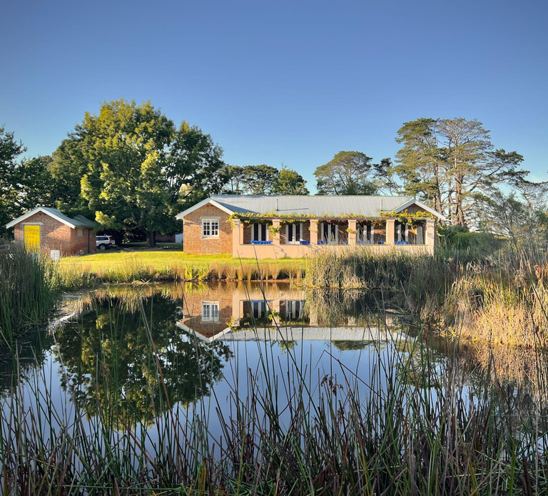 Bowral Honey Farm Tour, Honey Tasting & morning Tea