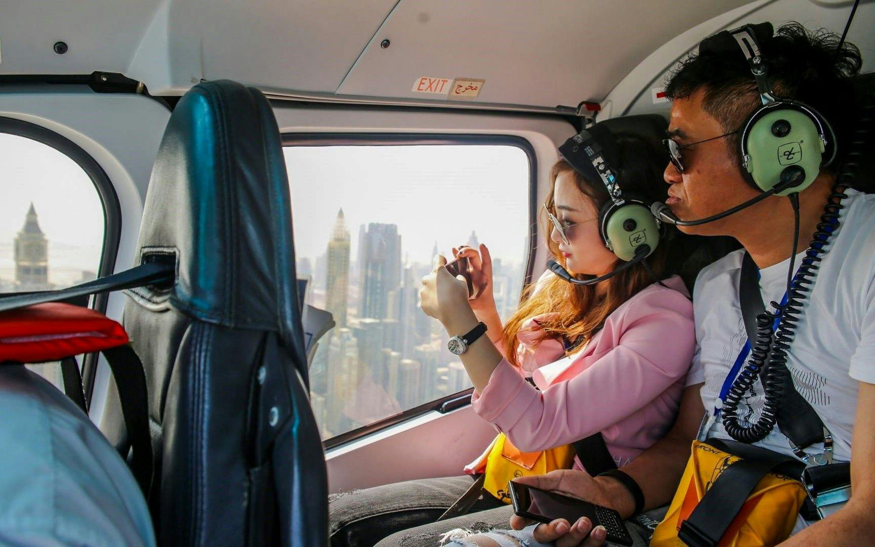 Private Dubai Helicopter Ride by Helidubai: 12 to 40 Minutes (Up to 5 Guests)