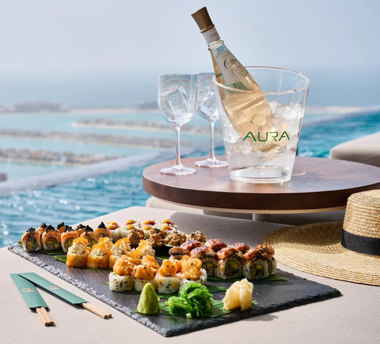 Dubai: Luxury Sky Pool Experience with Drinks & Snacks