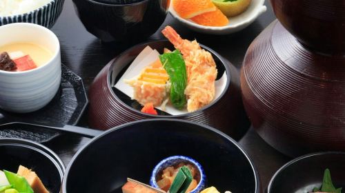Mount Fuji & Arakura Sengen Shrine: Guided Day Tour from Tokyo + Lunch Day Tours