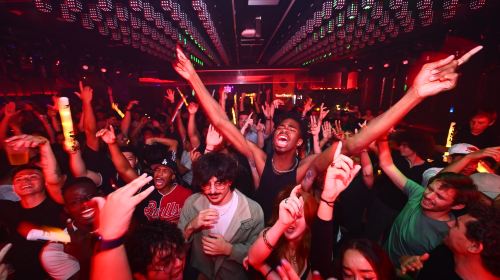 Osaka Dotonbori Night Tour – GIRAFFE NIGHTCLUB Admission Ticket