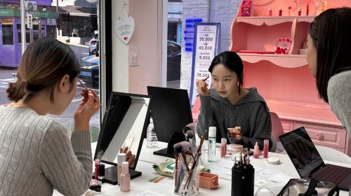One-Day Personal Color Makeup Class - Image HO
