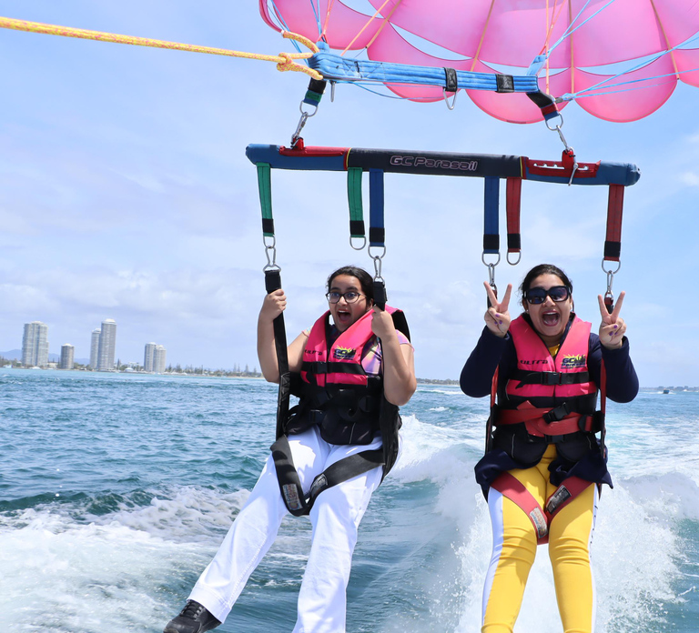 Gold Coast: Parasailing in Surfers Paradise with Free Photos