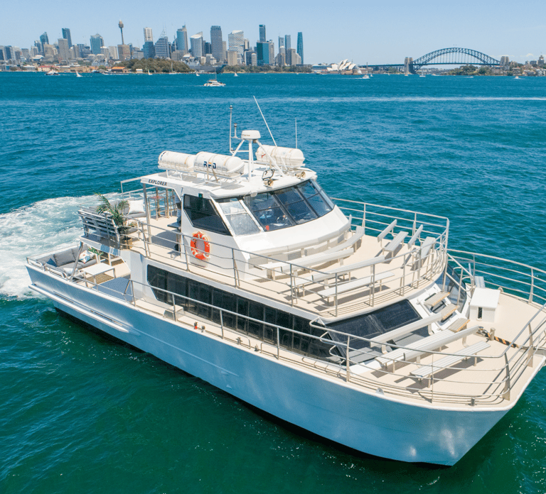 Sydney: Whale Watching Adventure Cruise