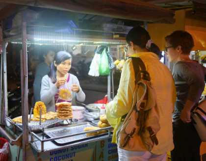 Luang Prabang: Evening Street Eats and Night Market Private Tour