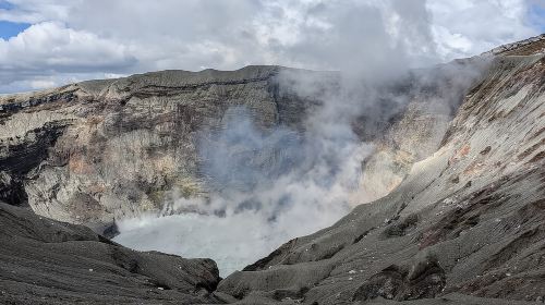 Private guided tour: Mt. Aso volcano, grasslands, Aso Shrine Day Tours