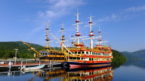 Mt. Fuji & Hakone & Enoshima Day Trip: Pirate Ship, Ropeway & Coastal Views
