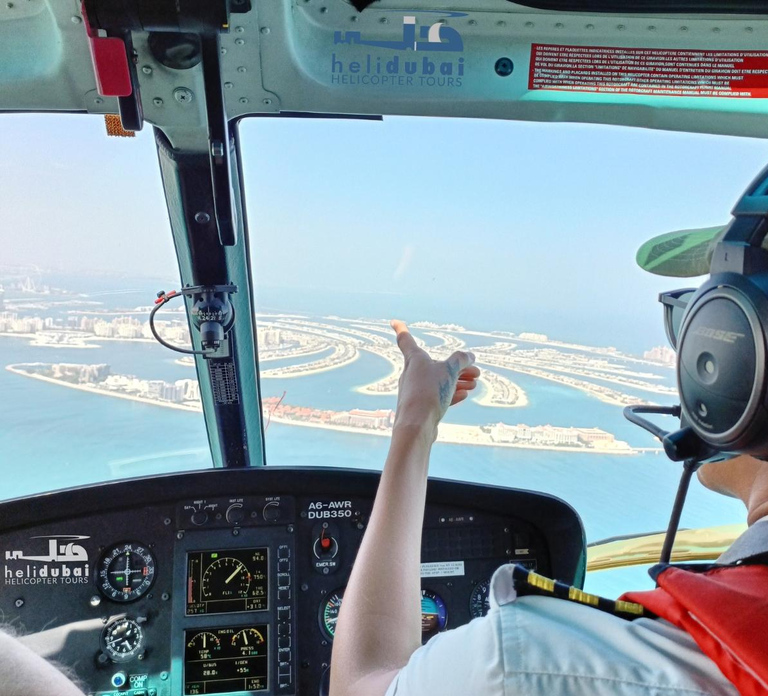 Dubai: Private 12-Min Helicopter Tour + Free Hotel Pick Up