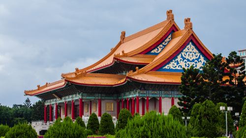 Half-day tour to Taipei Palace Museum + Chiang Kai-shek Memorial Hall + Martyrs' Shrine
