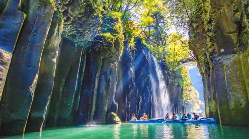 Kyushu Miyazaki Kamishikimi Kumanoimasu Shrine + Takachiho Gorge with boat ride experience + Amanoiwato Shrine