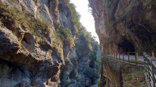 Hualien Taroko National Park + Qixingtan Scenic Area + Ch'ing-shui Cliff 1-day tour