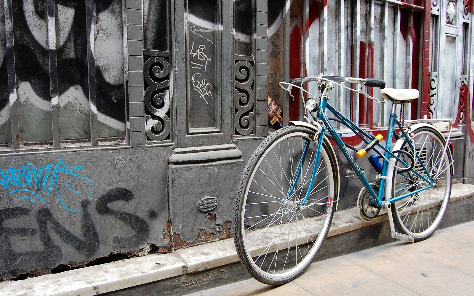 Street Art Tour On a Bicycle