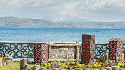 1-day tour to Noboribetsu Jigokudani Valley & Lake Tōya in Hokkaido · Small group for 9 people