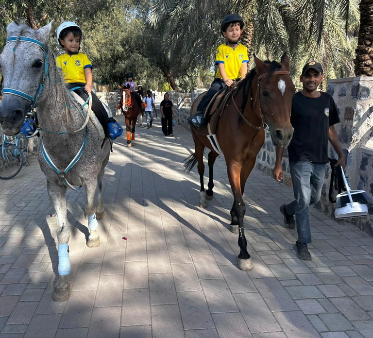 Fujairah: Sunset Heritage Village HorseRide & Emirati Dinner