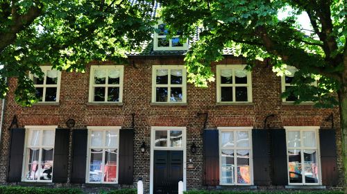 Vincent van Gogh House: Entry Ticket + Audio Guide Day Tours