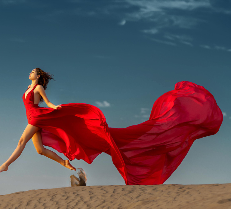 Dubai: Flying Dress Photo © Photoshoot "Marilyn Package"