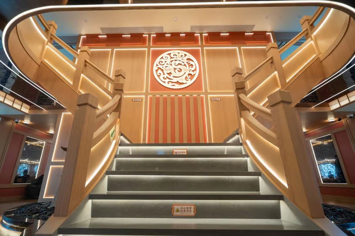 Pearl River Royal Palace Song and Dance Boat Night Tour Experience with options