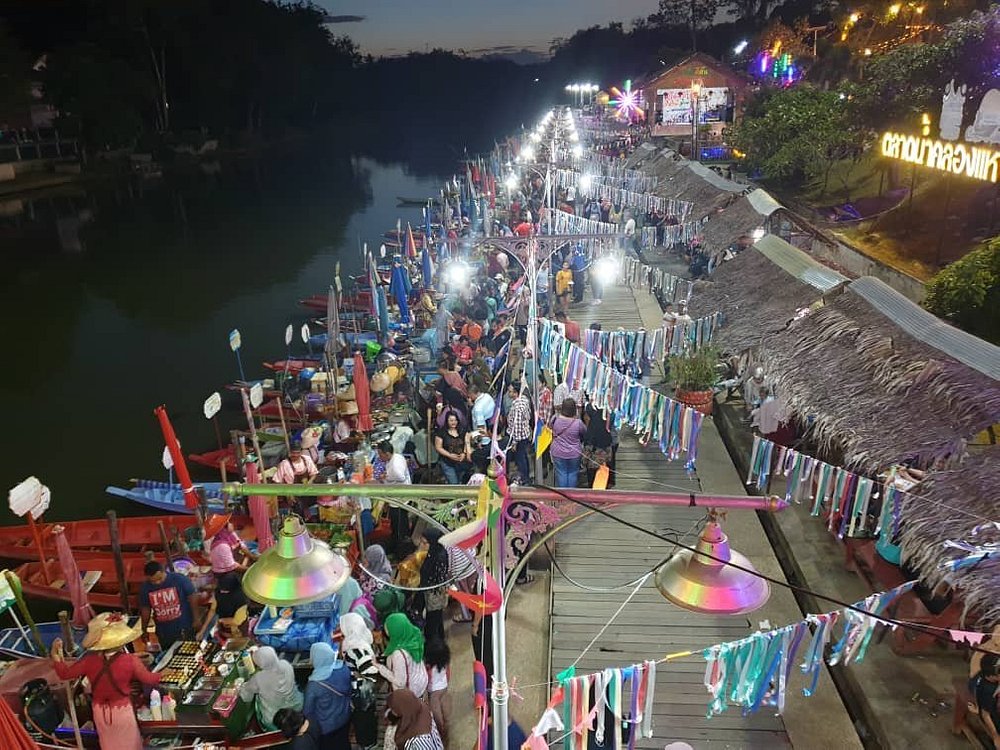 Hatyai City Evening Tour & Floating Market (5 Hours)