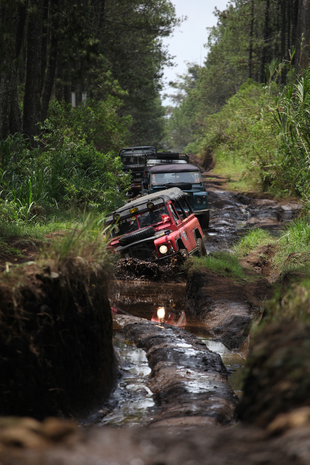 Fun Offroad Ciwidey Bandung – Land Rover Tea Plantation Adventure