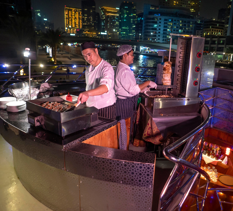 Dubai: Marina Luxury Dhow Dinner Cruise