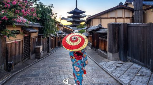 Luxury Small Group: Fushimi Inari, Kinkaku-ji, Ninenzaka & Kiyomizu-dera