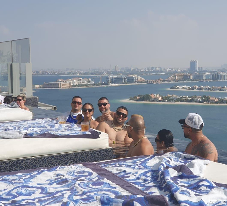 Dubai: Elite Tour with Sky Pool, Shopping, and Hotel Pickup