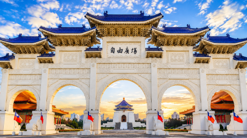Classic shared day tour to Taipei 101 + Jiufen at night with free bubble tea included
