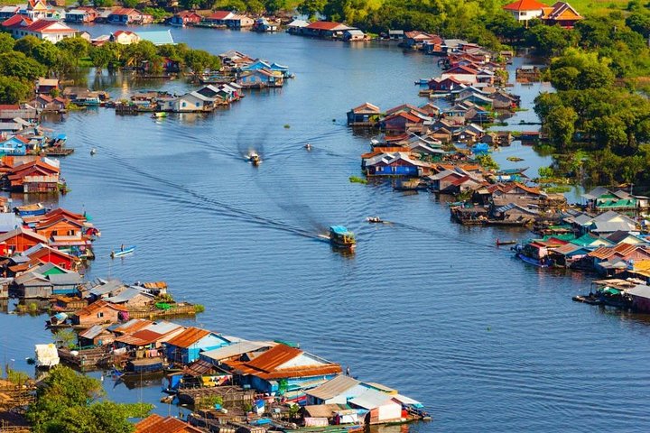 Half-day tour at Tonle Sap with Free local Foot Reflexology