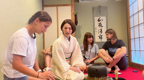Tea Ceremony Experience in Osaka Doutonbori Day Tours