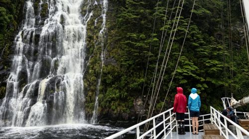 Milford Sound / Piopiotahi Day Tour in New Zealand – Realnz/Southern Discoveries/Optional Transfers
