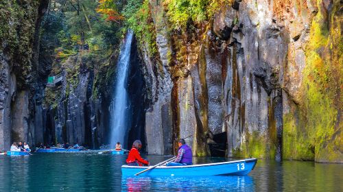 Kyushu Miyazaki Kamishikimi Kumanoimasu Shrine + Takachiho Gorge with boat ride experience + Amanoiwato Shrine