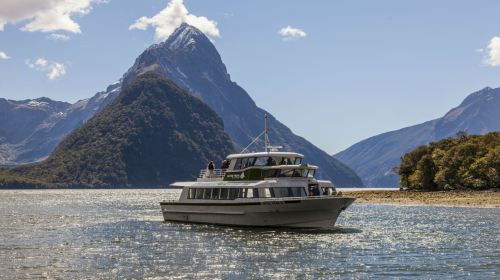Milford Sound / Piopiotahi Day Tour in New Zealand – Realnz/Southern Discoveries/Optional Transfers