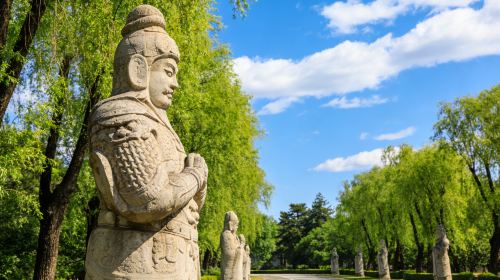 Beijing Private Historical Expedition: Summer Palace, Sacred Way and Ming Tombs
