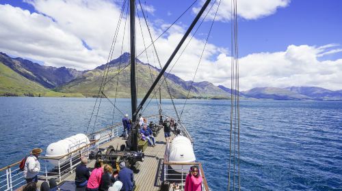 RealNZ - Queenstown Visitor Centre